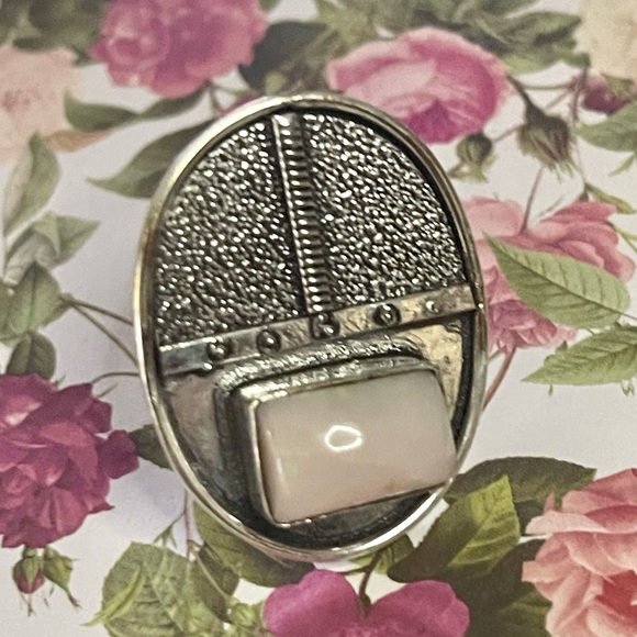 New Artisan Pink Opal Gemstone 925 Sterling Silver Tribal Shield Ring Size: 7.25 - Picture 6 of 17